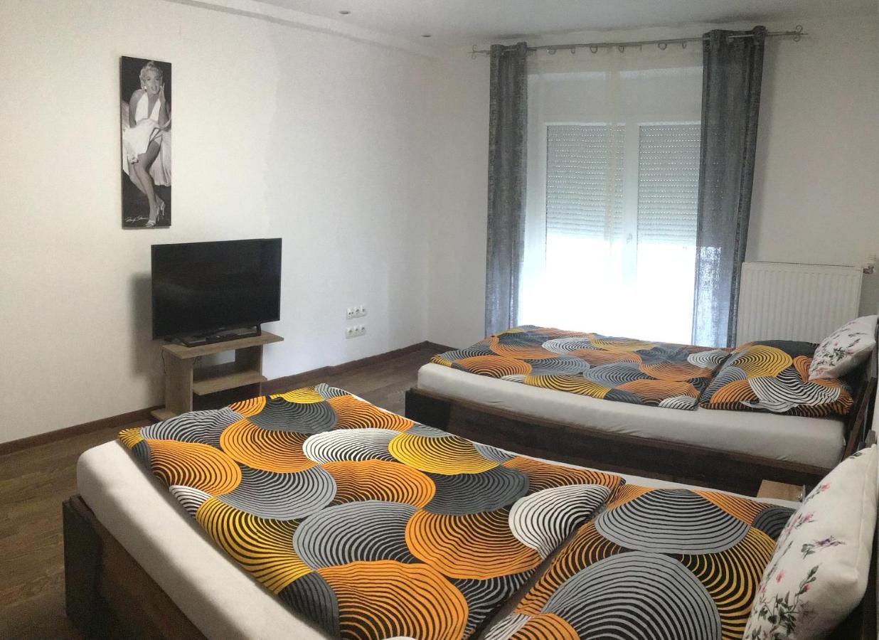 Nina Apartment Vídeňské Nové Město Exteriér fotografie